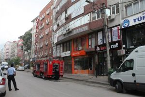 Plazada &ccedil;ıkan yangın korkuttu