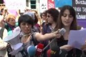 Feministlerden k&uuml;rtaj eylemi