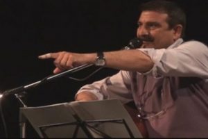 Konser sırasında b&ouml;yle isyan etti