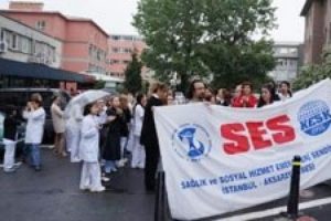 Sağlık &ccedil;alışanları iş bıraktı