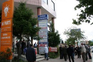 Bursa'da Başkan muhtarlara k&uuml;fredince ortalık karıştı - &Ouml;ZEL HABER