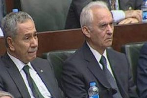 B&uuml;lent Arın&ccedil; g&ouml;zyaşlarını tutamadı!