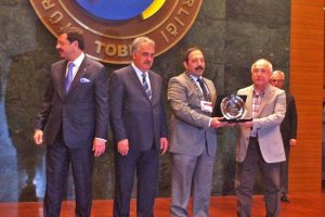Sadık G&uuml;lerer'e TOBB hizmet şeref &ouml;d&uuml;l&uuml;