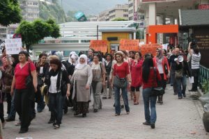 Bursalı kadınlardan "k&uuml;rtaj" tepkisi