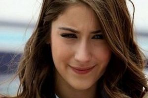 Hazal Kaya Twitter'ı salladı