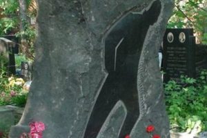 Nazım Hikmet'in 49. &ouml;l&uuml;m yıld&ouml;n&uuml;m&uuml;