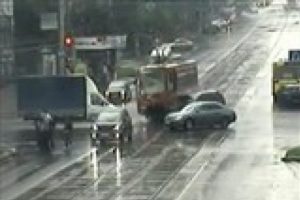 Freni tutmayan tramvay trafiği birbirine kattı