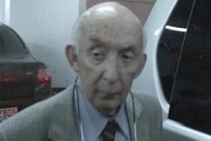 Teoman Koman teslim oldu