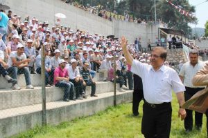 AK Parti Bursa'da halkla kucaklaştı