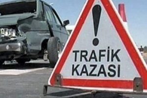 Elektrik direğine &ccedil;arpan s&uuml;r&uuml;c&uuml; hayatını kaybetti