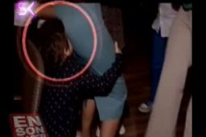 İvana Sert'in poposuna oğlundan yumruk