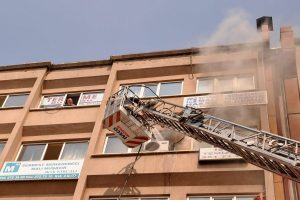 Bursa'da iş merkezinde korkutan yangın