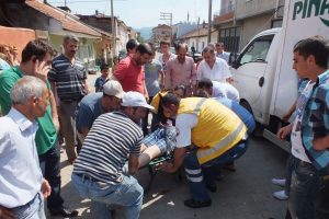 Yaralı s&uuml;r&uuml;c&uuml; helikopterle hastaneye sevk edildi