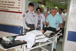 İkinci kattan d&uuml;şen 3 yaşındaki &ccedil;ocuk ağır yaralandı