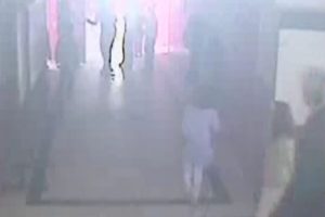 İşte velinin &ouml;ğretmene saldırdığı an