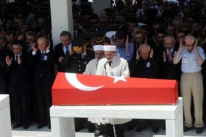 Ercan Kurt ve Abdullah A&ccedil;ıcı son yolculuklarına uğurlandı