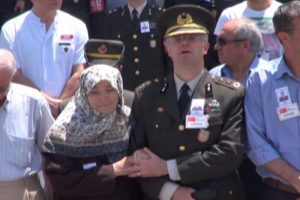Şehidin ağabeyinin kahrolduğu an