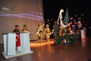 Miniklerin mezuniyet coşkusu