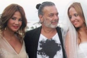 Oya Germen Ayşe &Ouml;zyılmazel'e destek &ccedil;ıktı