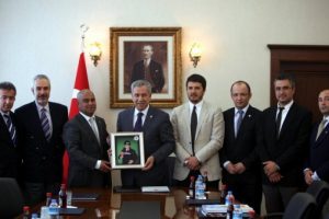 Basın &ccedil;alışanlarının t&uuml;m haklarını savunmalıyız