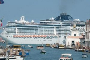 İtalya'yı korkutan "canavar gemi" İstanbul'da