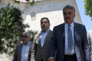 Yazıcı Cuma namazını Yeşil Camii'nde kıldı