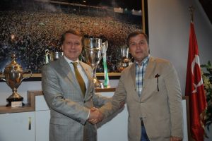 Bursaspor'un yeni y&ouml;netimi resmen g&ouml;reve başladı