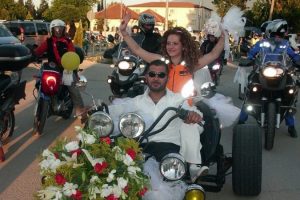 Bu da motorlu gelin konvoyu
