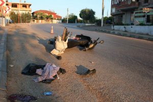 Motosiklet duvara &ccedil;arptı: 1 yaralı