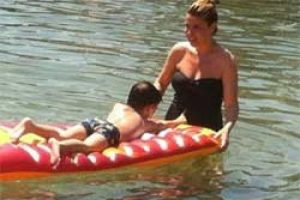G&uuml;lben Ergen: Bedenimle &uuml;&ccedil; evlat d&uuml;nyaya getirdim