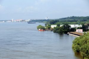 Tuna Nehri'ne 11,5 ton petrol d&ouml;k&uuml;ld&uuml;