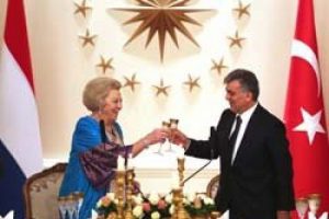 G&uuml;l'den Krali&ccedil;e Beatrix onuruna yemek