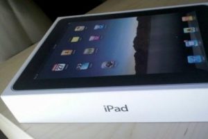 Apple iPad'i &ouml;l&uuml;me terk etti