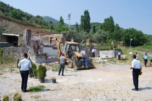 Gemlik Belediyesi'nden balyoz operasyonu