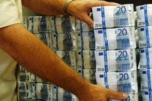 Yunanistan'dan ka&ccedil;an para T&uuml;rk bankalarına akıyor