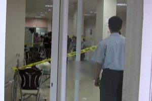 Lokantada yemek yiyen kadın başından vurularak &ouml;ld&uuml;r&uuml;ld&uuml;