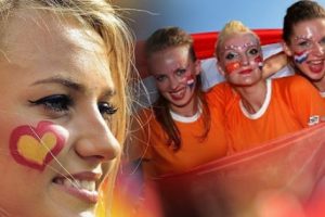 Euro 2012'nin bayan taraftarları ilgi odağı oldu!
