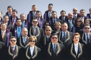 G&uuml;l kararını veren Anayasa Mahkemesi'nin &uuml;yeleri