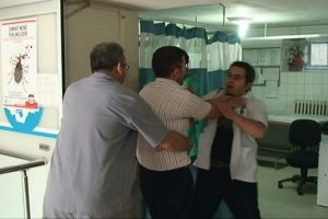 Doktoru bu kez meslektaşları d&ouml;vd&uuml;