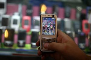 Yurtdışından getirilen telefonların kaydı başlıyor