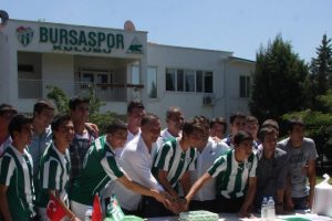 Bursaspor'un alt yapısında 5 futbolcu profesyonel oldu