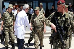 &Ouml;zel yaralı askerleri ziyaret etti