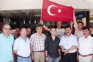 Bursalı esnaf ter&ouml;r&uuml; protesto i&ccedil;in kepenk kapattı