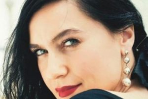 Şevval Sam: Baş&ouml;rt&uuml;s&uuml; sadece tekstil malzemesidir