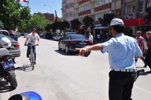 Tersine giden polise tosladı