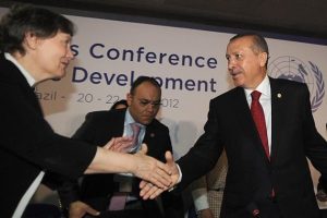 Birileri fakirleşiyorsa b&uuml;y&uuml;me sağlıklı değil