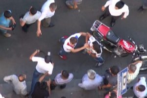 Cadde ortasında birbirlerine girdiler