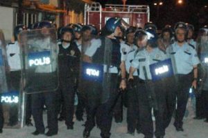 Komşu kavgasına 150 polisle m&uuml;dahale