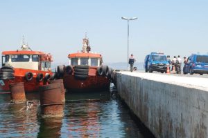 Feribot kayığı par&ccedil;aladı