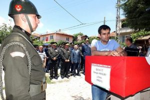 Kazayla kendini vuran onbaşı toprağa verildi